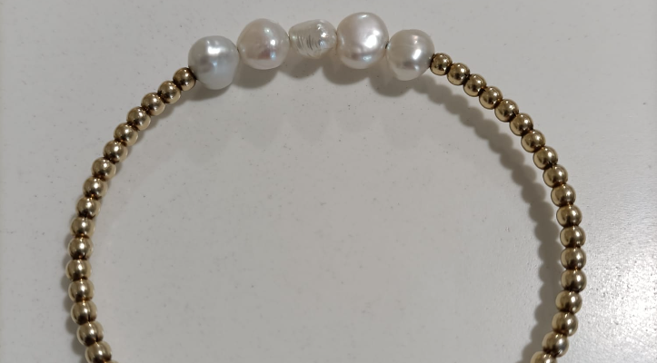 Extraviada pulsera en el entorno del club social