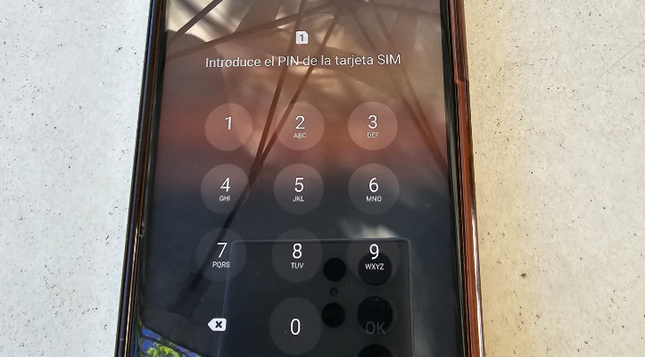 Encotrado teléfono Samsung en puerta 9