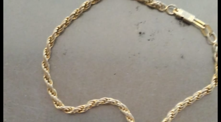 Encontrada pulsera en el Club Social