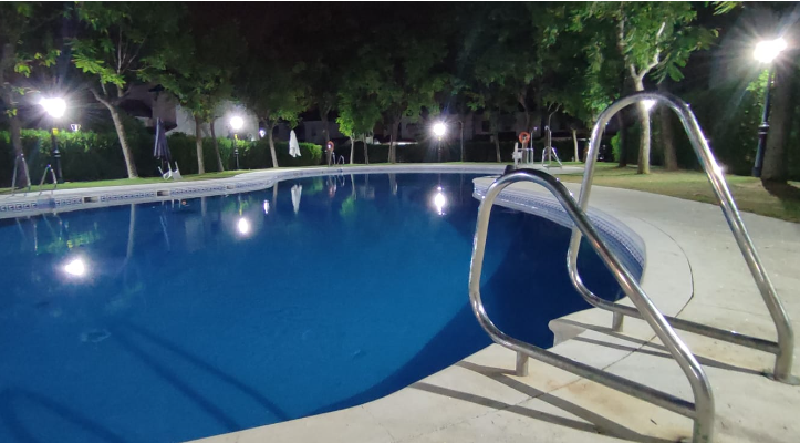 Piscina abierta hasta las 12 de la noche el miércoles 24