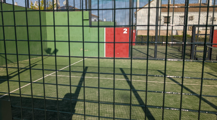 Pista 2 de pádel cerrada por mantenimiento